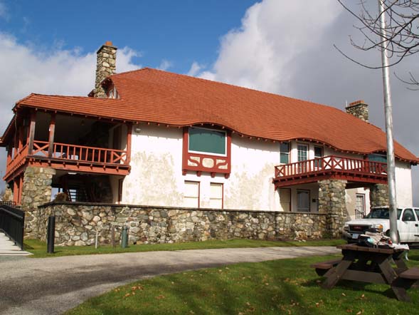 The "lodge" on the summit of Mount Prospect at Weeks State Park (photo by Webmaster)