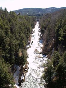 Quechee Gorge from Route 4, looking downstream (photo by Webmaster)