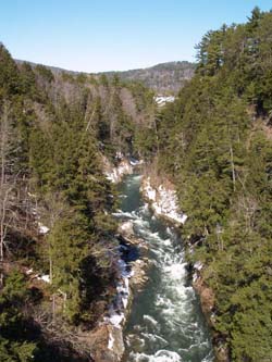 Quechee Gorge from Route 4, looking upstream (photo by Webmaster)