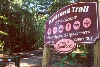 Trailhead sign (photo by Phil Blampied)