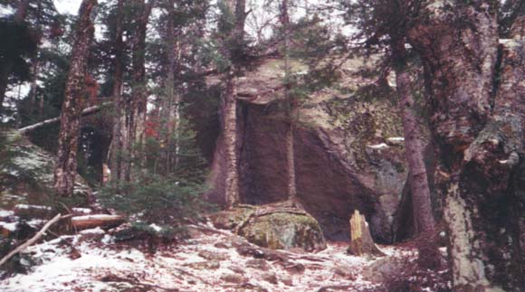 Boulders (photo by Webmaster)