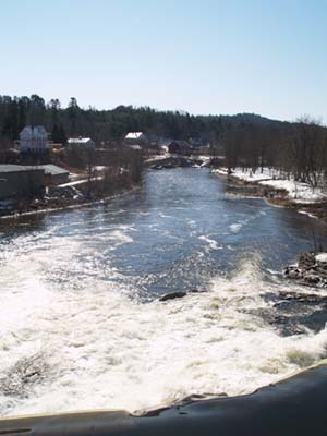Spring photo of the Ammonoosuc River downstream from the Bath covered bridge (photo by Webmaster)
