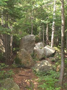 Boulders along Lend-A-Hand Trail (photo by Webmaster)